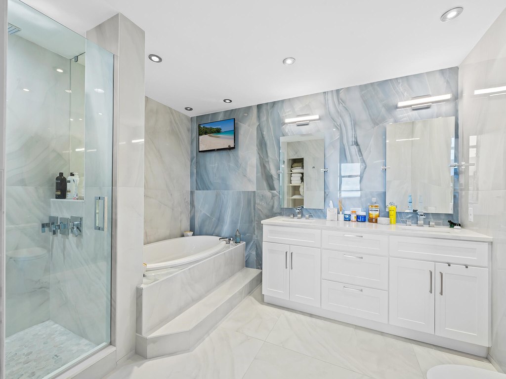 Highland Beach, Florida, 33487, United States, 2 Bedrooms Bedrooms, ,2 BathroomsBathrooms,Residential,Forsale,1905195