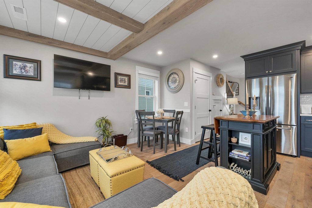 Laconia, New Hampshire, 03246, United States, 2 Bedrooms Bedrooms, ,2 BathroomsBathrooms,Residential,Forsale,1909966