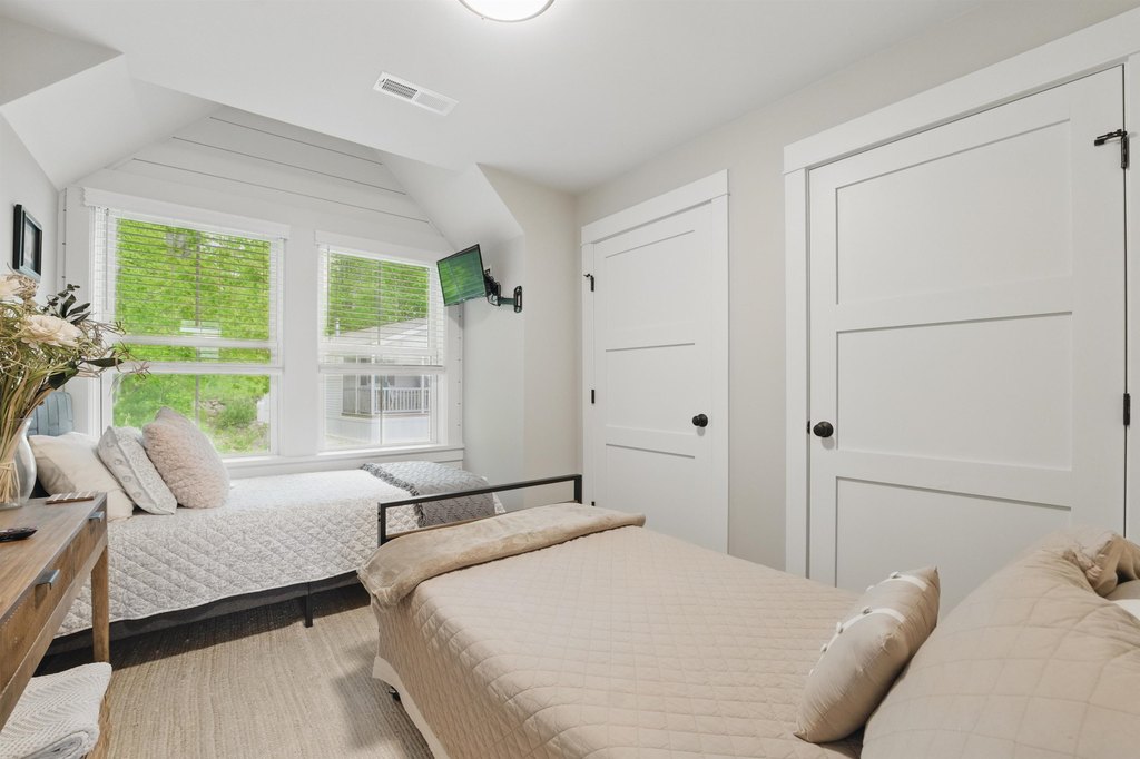 Laconia, New Hampshire, 03246, United States, 2 Bedrooms Bedrooms, ,2 BathroomsBathrooms,Residential,Forsale,1909966