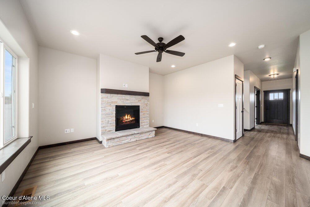 Post Falls, Idaho, 83854, United States, 4 Bedrooms Bedrooms, ,2.5 BathroomsBathrooms,Residential,Forsale,1913872