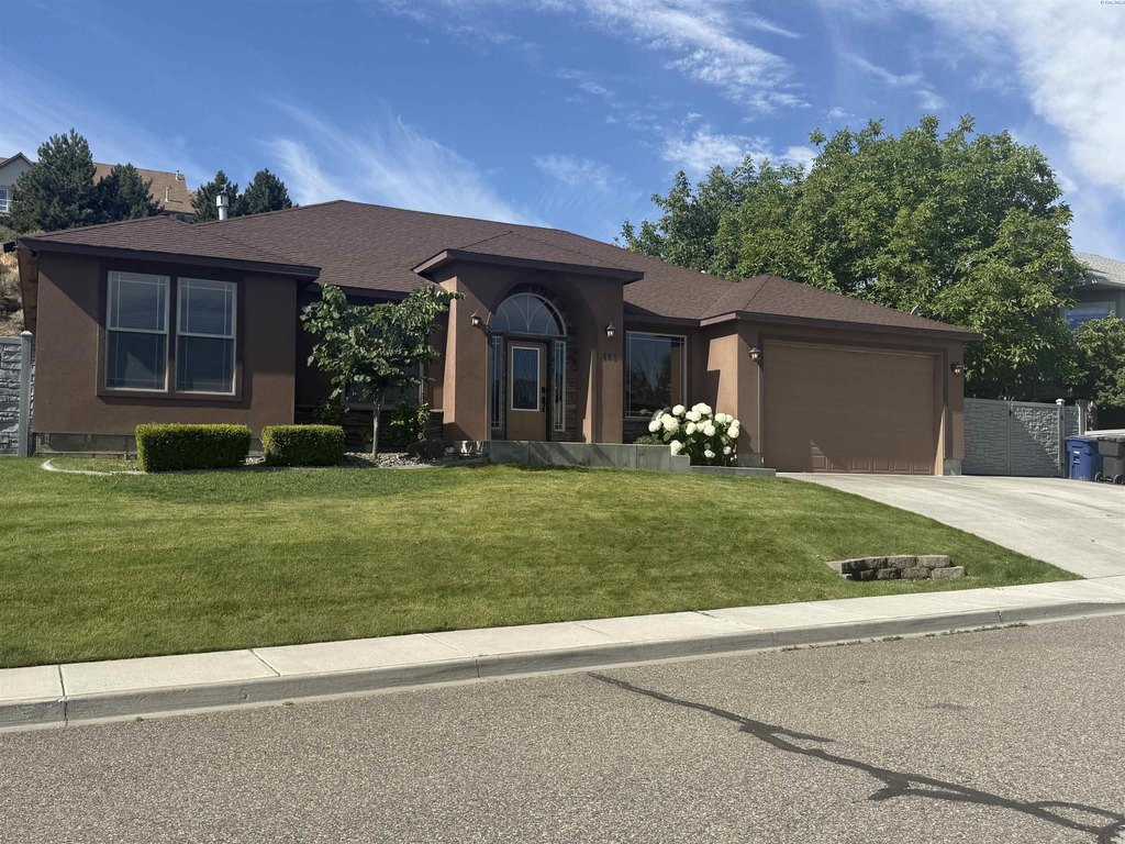 Richland, Washington, 99352, United States, 4 Bedrooms Bedrooms, ,3 BathroomsBathrooms,Residential,Forsale,1922433