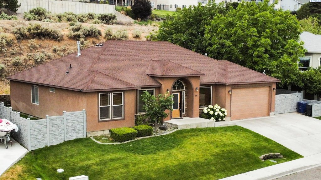 Richland, Washington, 99352, United States, 4 Bedrooms Bedrooms, ,3 BathroomsBathrooms,Residential,Forsale,1922433