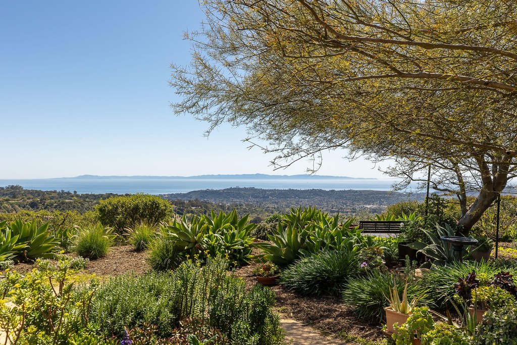 SANTA BARBARA, California, 93105, United States, 6 Bedrooms Bedrooms, ,6.5 BathroomsBathrooms,Residential,Forsale,1922146