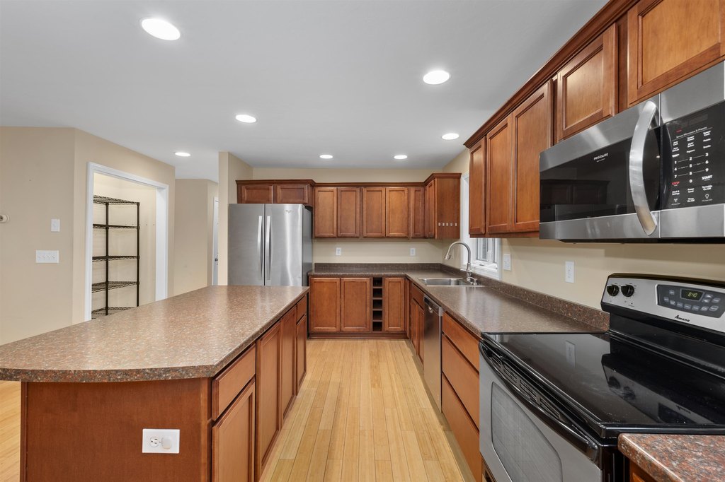Laconia, New Hampshire, 03246, United States, 3 Bedrooms Bedrooms, ,2.5 BathroomsBathrooms,Residential,Forsale,1909954