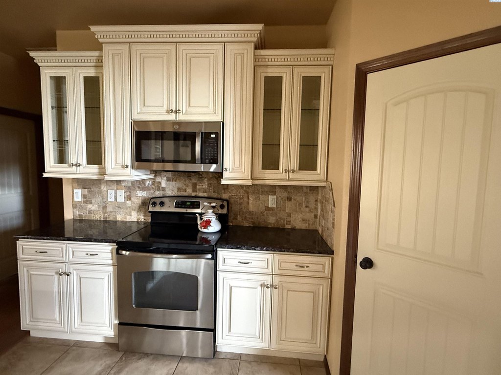 Richland, Washington, 99352, United States, 4 Bedrooms Bedrooms, ,3 BathroomsBathrooms,Residential,Forsale,1922433