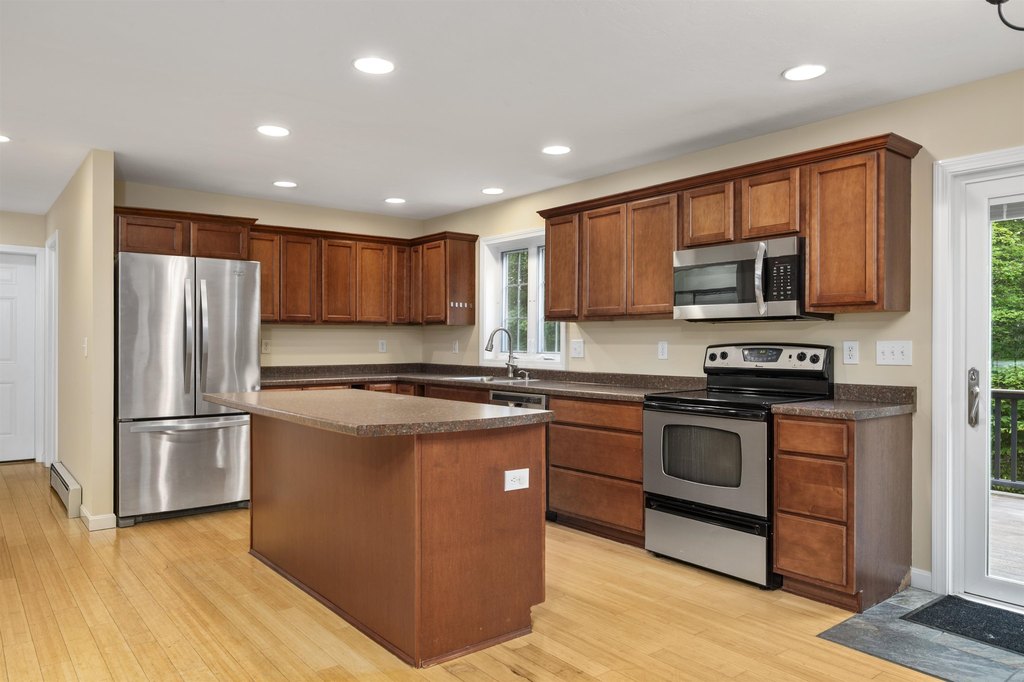 Laconia, New Hampshire, 03246, United States, 3 Bedrooms Bedrooms, ,2.5 BathroomsBathrooms,Residential,Forsale,1909954