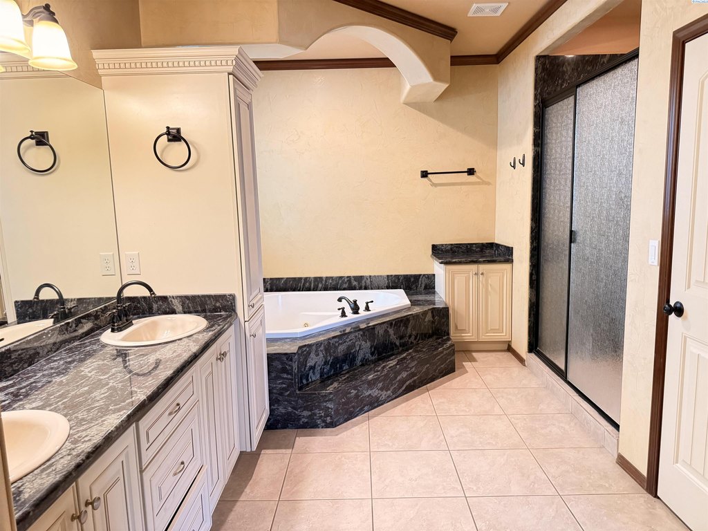 Richland, Washington, 99352, United States, 4 Bedrooms Bedrooms, ,3 BathroomsBathrooms,Residential,Forsale,1922433