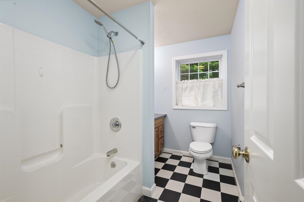 Laconia, New Hampshire, 03246, United States, 3 Bedrooms Bedrooms, ,2.5 BathroomsBathrooms,Residential,Forsale,1909954