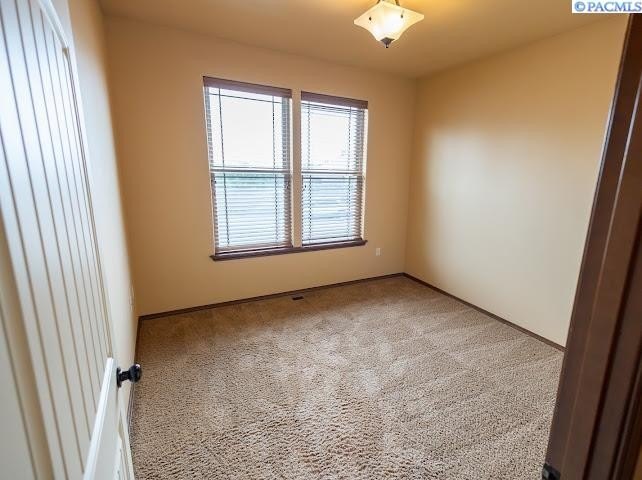 Richland, Washington, 99352, United States, 4 Bedrooms Bedrooms, ,3 BathroomsBathrooms,Residential,Forsale,1922433