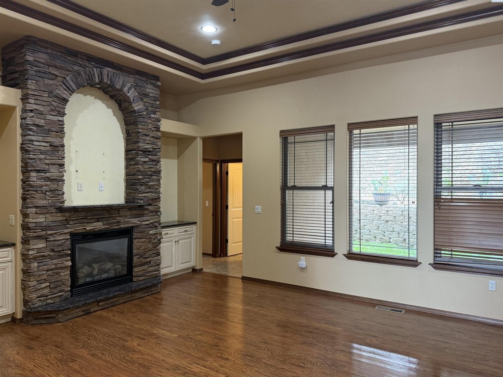 Richland, Washington, 99352, United States, 4 Bedrooms Bedrooms, ,3 BathroomsBathrooms,Residential,Forsale,1922433