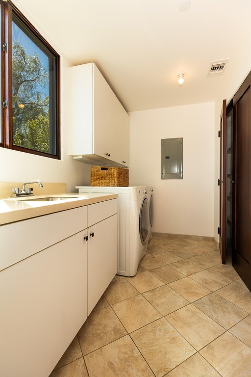 SANTA BARBARA, California, 93105, United States, 6 Bedrooms Bedrooms, ,6.5 BathroomsBathrooms,Residential,Forsale,1922146