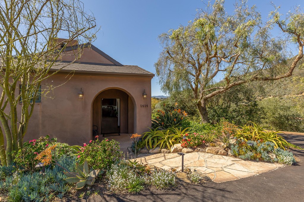SANTA BARBARA, California, 93105, United States, 6 Bedrooms Bedrooms, ,6.5 BathroomsBathrooms,Residential,Forsale,1922146