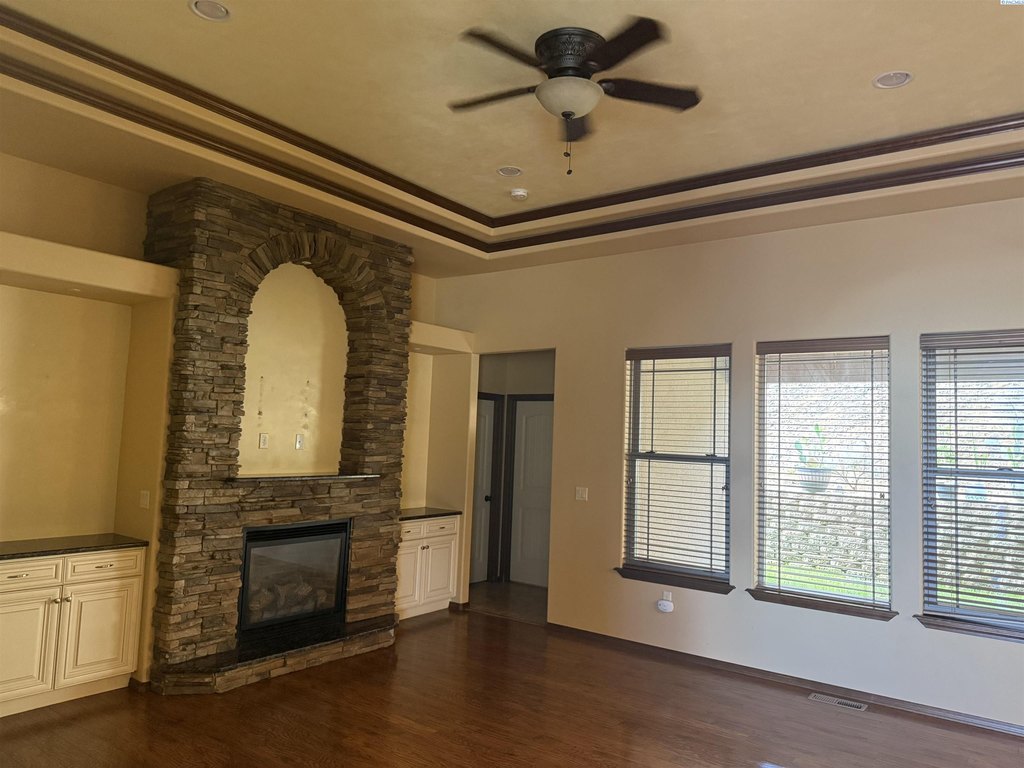 Richland, Washington, 99352, United States, 4 Bedrooms Bedrooms, ,3 BathroomsBathrooms,Residential,Forsale,1922433