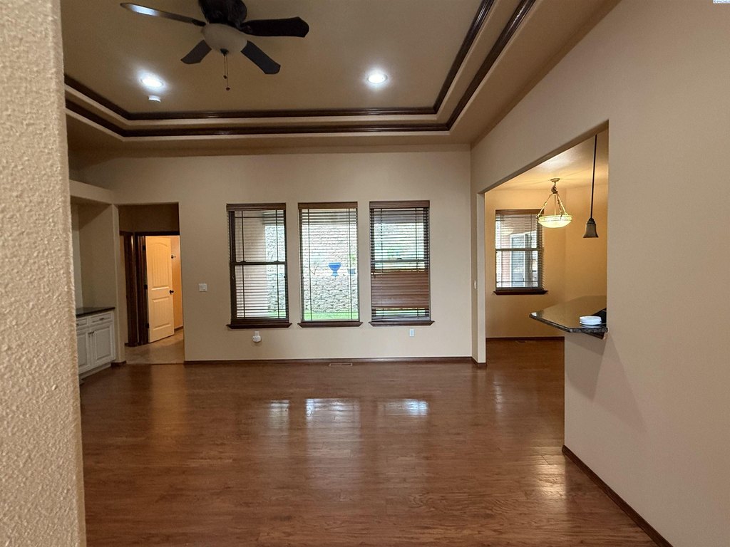 Richland, Washington, 99352, United States, 4 Bedrooms Bedrooms, ,3 BathroomsBathrooms,Residential,Forsale,1922433