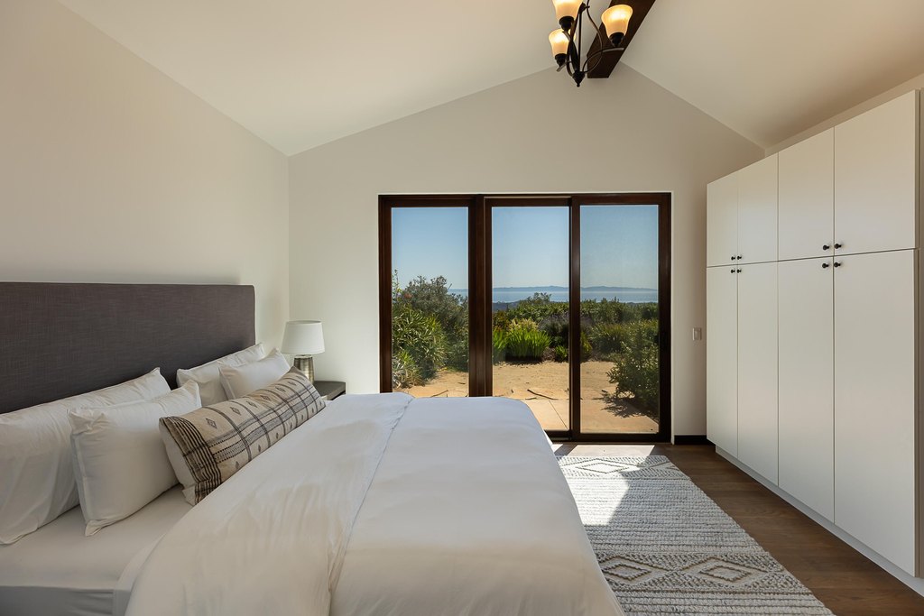 SANTA BARBARA, California, 93105, United States, 6 Bedrooms Bedrooms, ,6.5 BathroomsBathrooms,Residential,Forsale,1922146