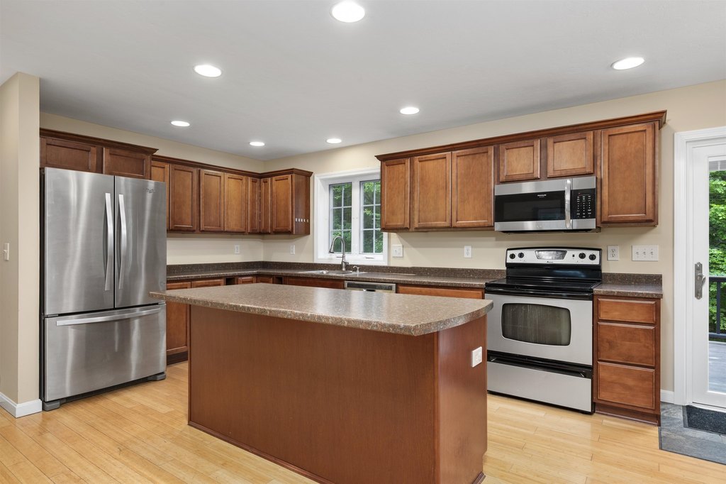 Laconia, New Hampshire, 03246, United States, 3 Bedrooms Bedrooms, ,2.5 BathroomsBathrooms,Residential,Forsale,1909954