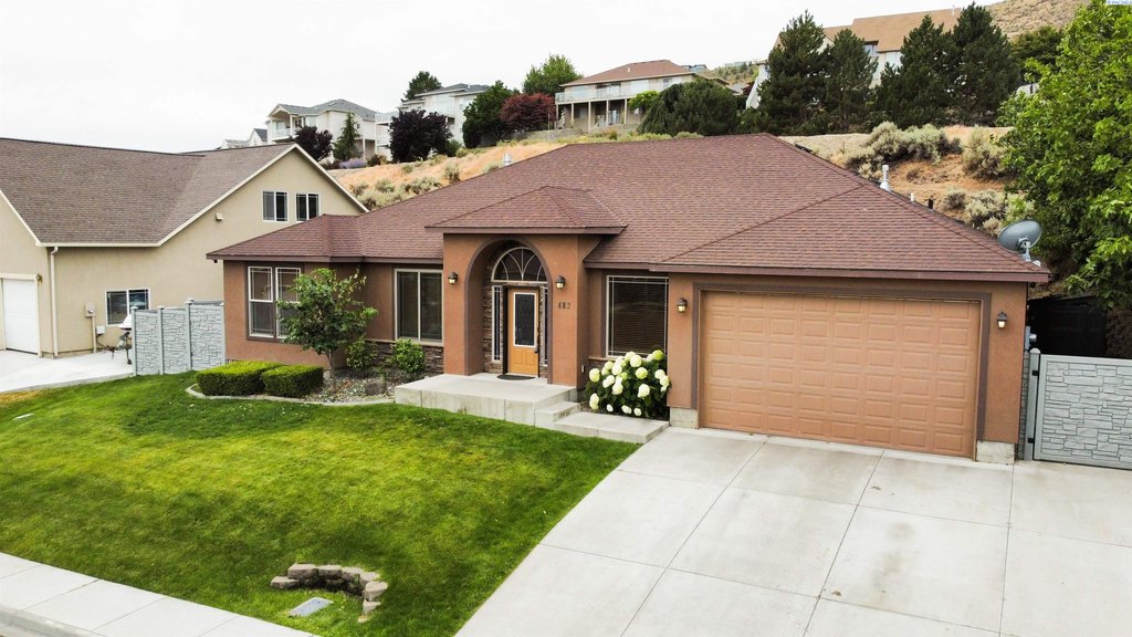 Richland, Washington, 99352, United States, 4 Bedrooms Bedrooms, ,3 BathroomsBathrooms,Residential,Forsale,1922433