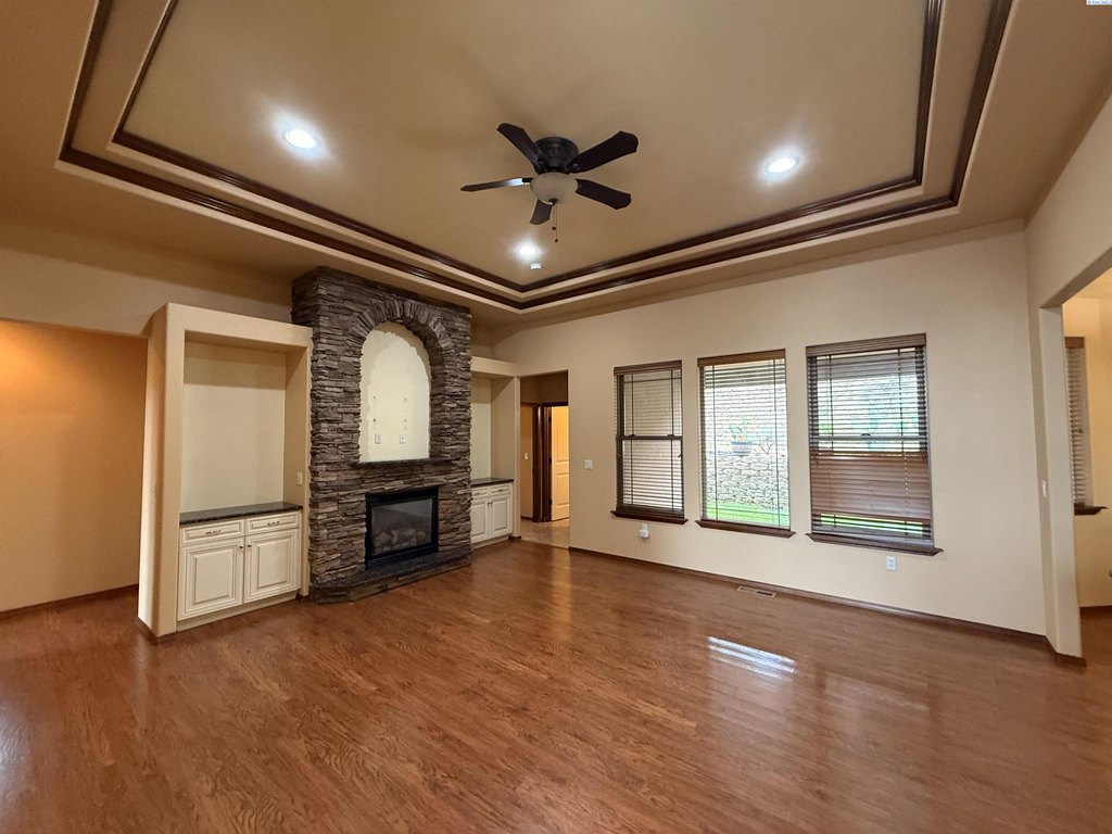 Richland, Washington, 99352, United States, 4 Bedrooms Bedrooms, ,3 BathroomsBathrooms,Residential,Forsale,1922433