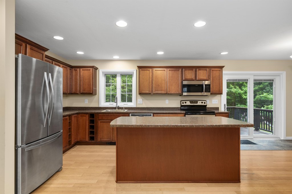 Laconia, New Hampshire, 03246, United States, 3 Bedrooms Bedrooms, ,2.5 BathroomsBathrooms,Residential,Forsale,1909954
