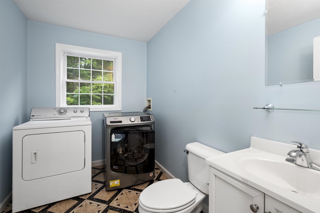 Laconia, New Hampshire, 03246, United States, 3 Bedrooms Bedrooms, ,2.5 BathroomsBathrooms,Residential,Forsale,1909954