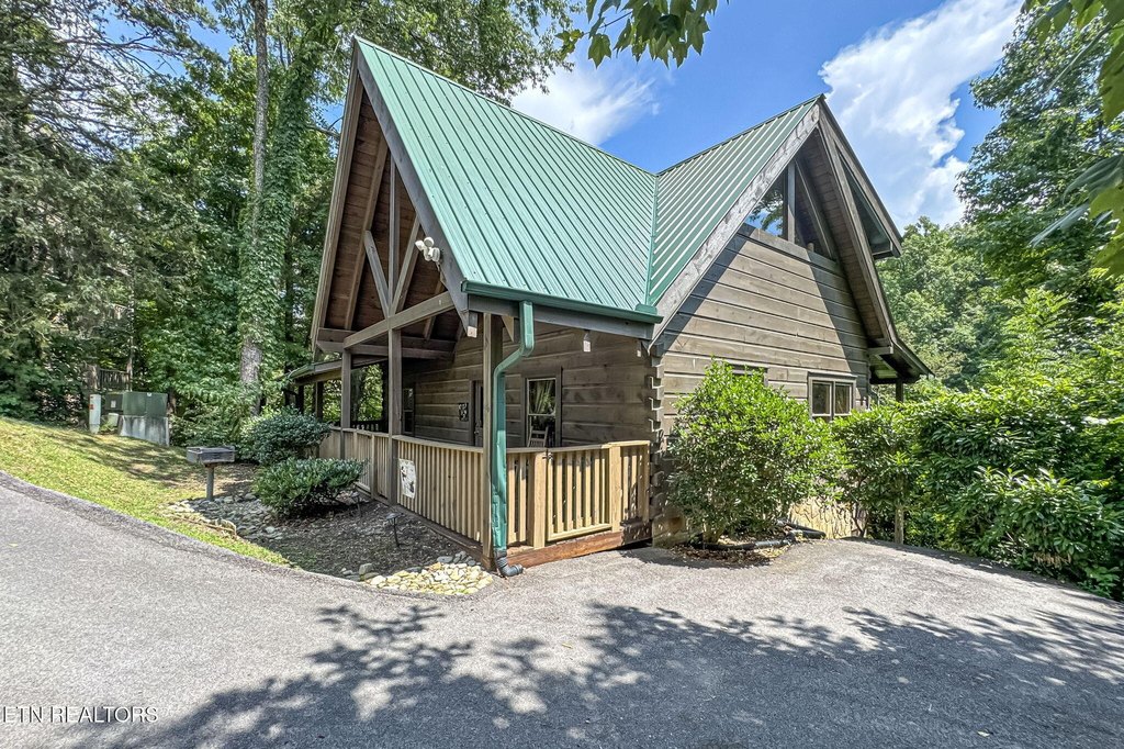 Pigeon Forge, Tennessee, 37863, United States, 2 Bedrooms Bedrooms, ,2 BathroomsBathrooms,Residential,Forsale,1910239