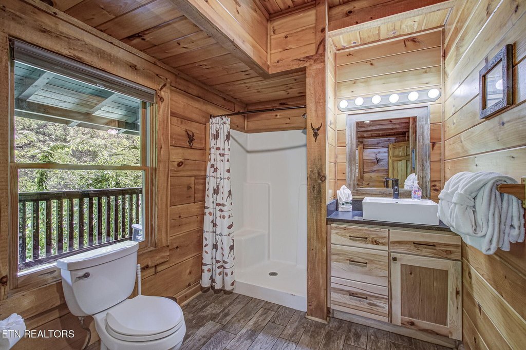 Pigeon Forge, Tennessee, 37863, United States, 2 Bedrooms Bedrooms, ,2 BathroomsBathrooms,Residential,Forsale,1910239