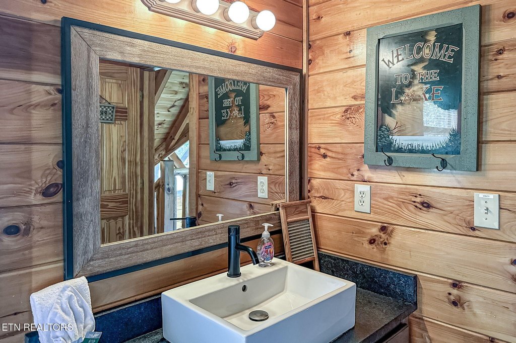 Pigeon Forge, Tennessee, 37863, United States, 2 Bedrooms Bedrooms, ,2 BathroomsBathrooms,Residential,Forsale,1910239