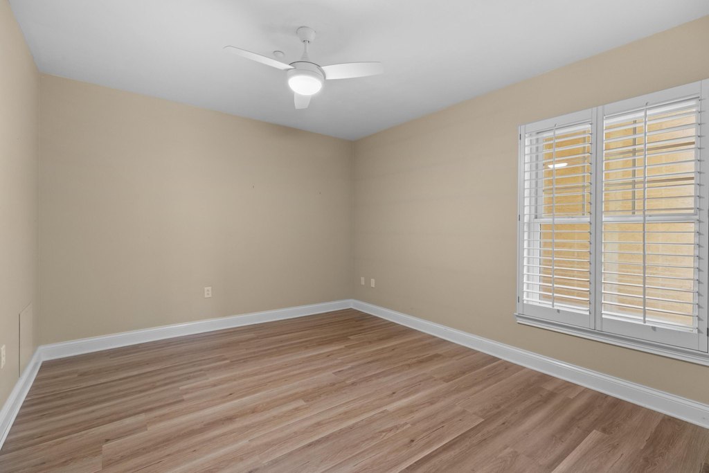 Dandridge, Tennessee, 37725, United States, 2 Bedrooms Bedrooms, ,2 BathroomsBathrooms,Residential,Forsale,1894821