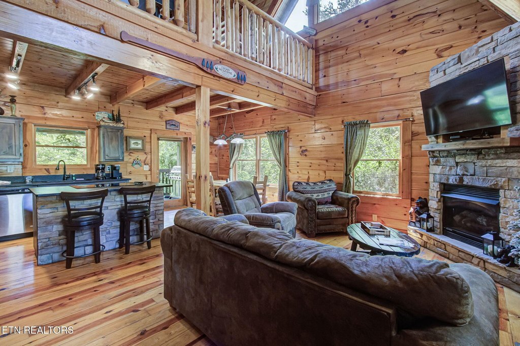 Pigeon Forge, Tennessee, 37863, United States, 2 Bedrooms Bedrooms, ,2 BathroomsBathrooms,Residential,Forsale,1910239