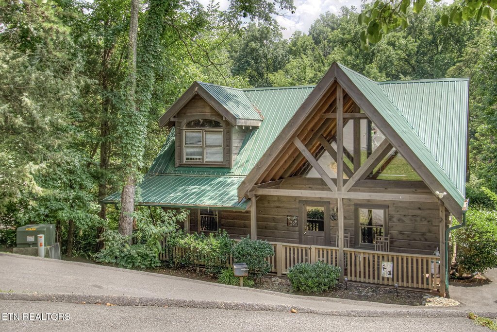 Pigeon Forge, Tennessee, 37863, United States, 2 Bedrooms Bedrooms, ,2 BathroomsBathrooms,Residential,Forsale,1910239