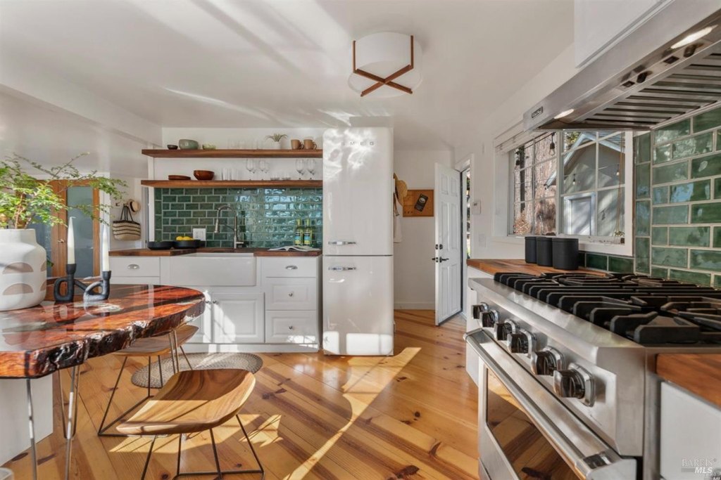 Guerneville, California, 95446, United States, 2 Bedrooms Bedrooms, ,1.5 BathroomsBathrooms,Residential,Forsale,1934061