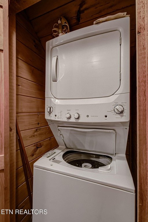 Pigeon Forge, Tennessee, 37863, United States, 2 Bedrooms Bedrooms, ,2 BathroomsBathrooms,Residential,Forsale,1910239