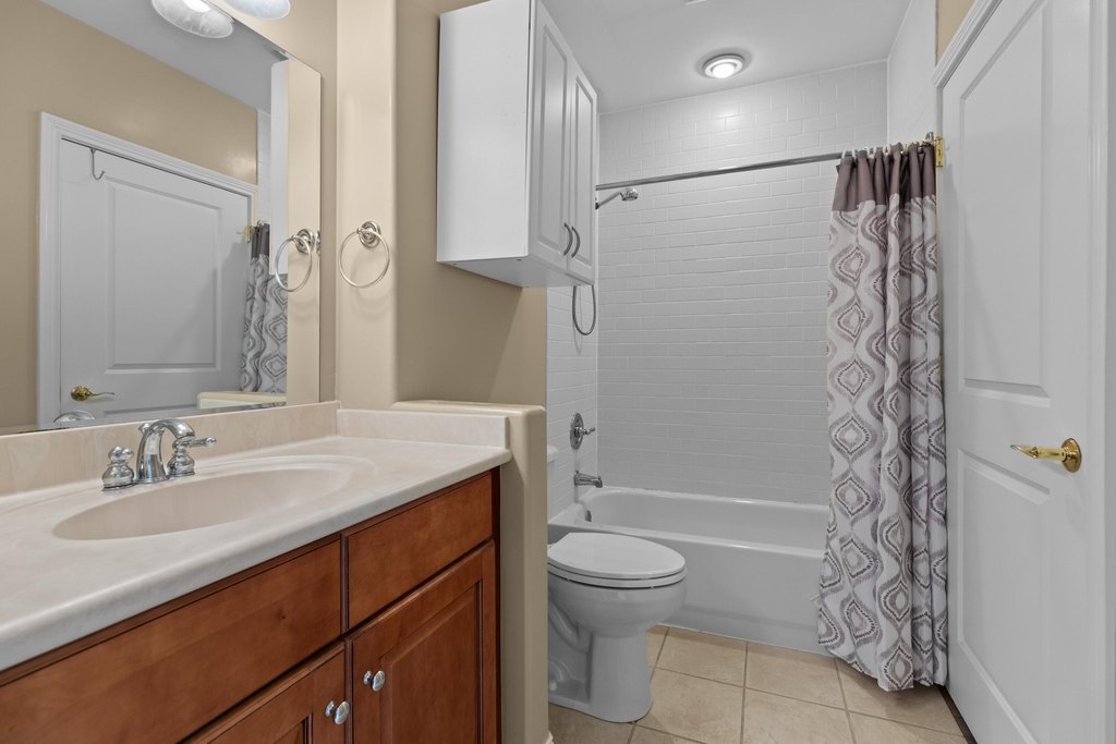 Dandridge, Tennessee, 37725, United States, 2 Bedrooms Bedrooms, ,2 BathroomsBathrooms,Residential,Forsale,1894821