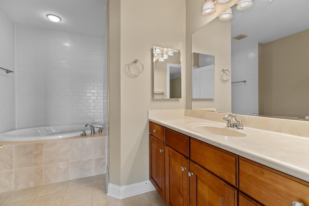 Dandridge, Tennessee, 37725, United States, 2 Bedrooms Bedrooms, ,2 BathroomsBathrooms,Residential,Forsale,1894821