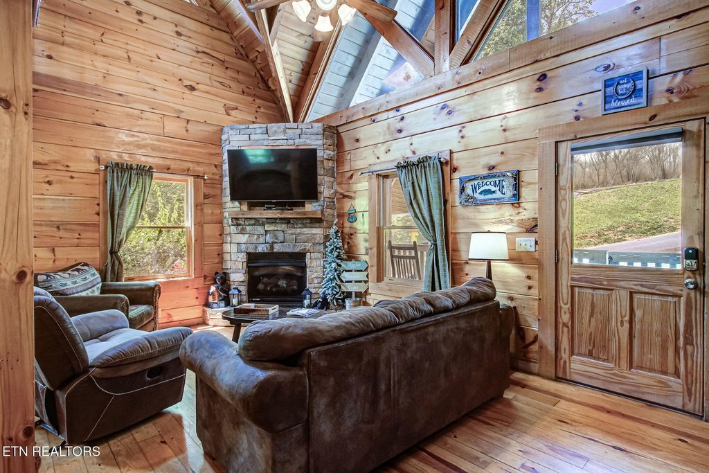 Pigeon Forge, Tennessee, 37863, United States, 2 Bedrooms Bedrooms, ,2 BathroomsBathrooms,Residential,Forsale,1910239