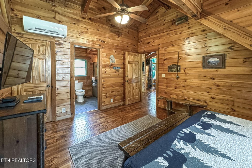 Pigeon Forge, Tennessee, 37863, United States, 2 Bedrooms Bedrooms, ,2 BathroomsBathrooms,Residential,Forsale,1910239