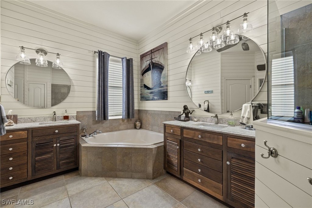 Fort Myers, Florida, 33905, United States, 5 Bedrooms Bedrooms, ,4.5 BathroomsBathrooms,Residential,Forsale,1971916