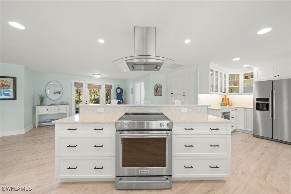 Sanibel, Florida, 33957, United States, 4 Bedrooms Bedrooms, ,3 BathroomsBathrooms,Residential,Forsale,1886342