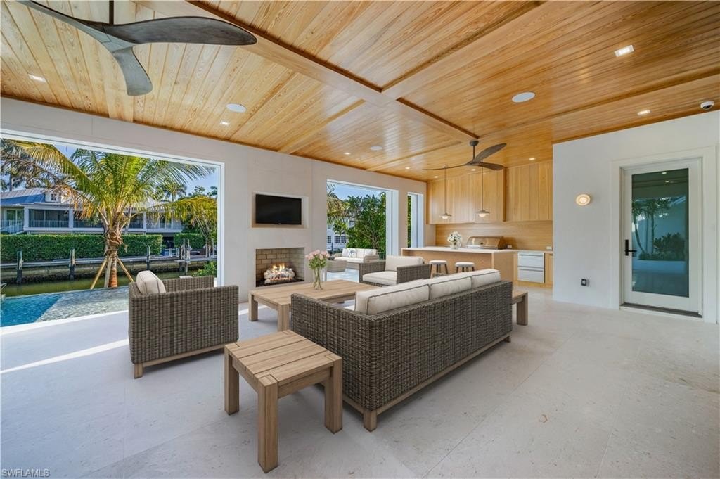 NAPLES, Florida, 34102, United States, 5 Bedrooms Bedrooms, ,5.5 BathroomsBathrooms,Residential,Forsale,1995082