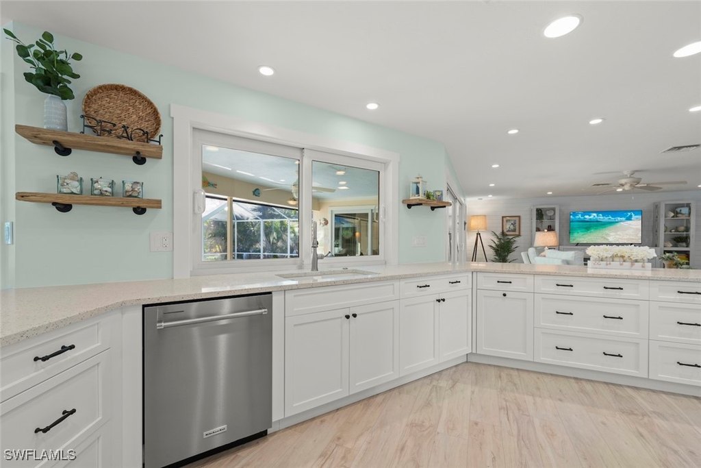 Sanibel, Florida, 33957, United States, 4 Bedrooms Bedrooms, ,3 BathroomsBathrooms,Residential,Forsale,1886342