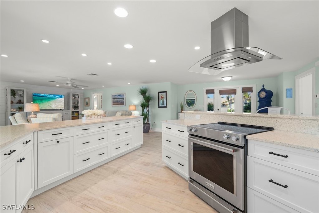 Sanibel, Florida, 33957, United States, 4 Bedrooms Bedrooms, ,3 BathroomsBathrooms,Residential,Forsale,1886342