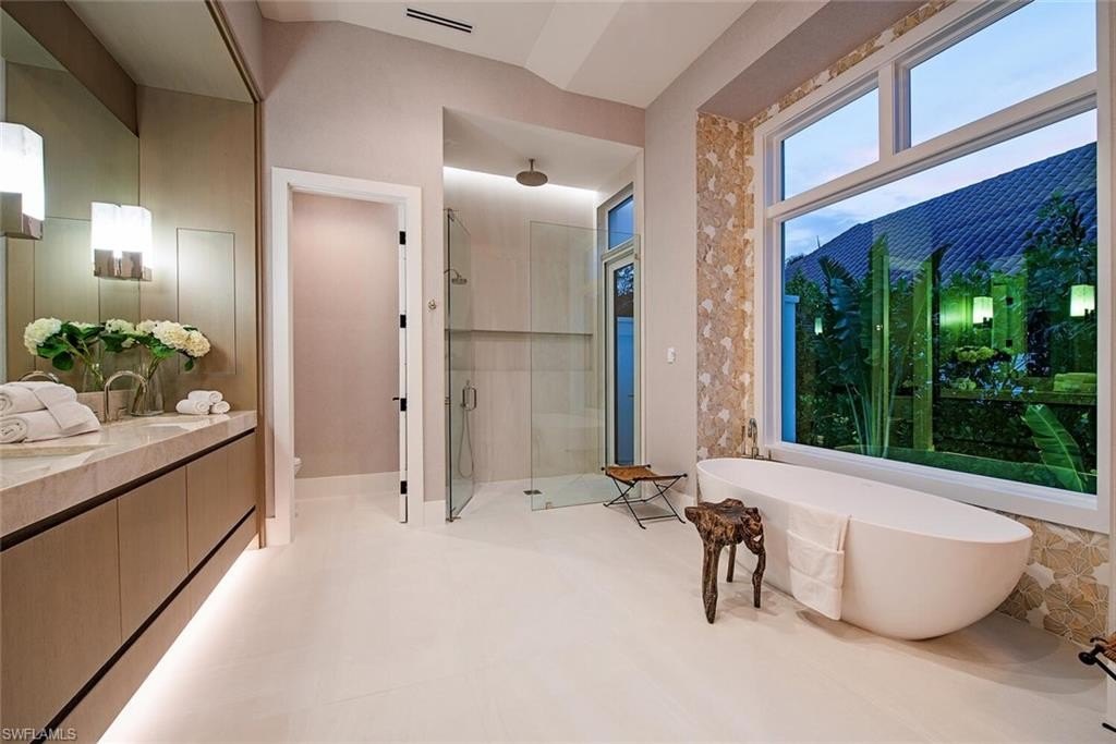 NAPLES, Florida, 34102, United States, 5 Bedrooms Bedrooms, ,6.5 BathroomsBathrooms,Residential,Forsale,1995081