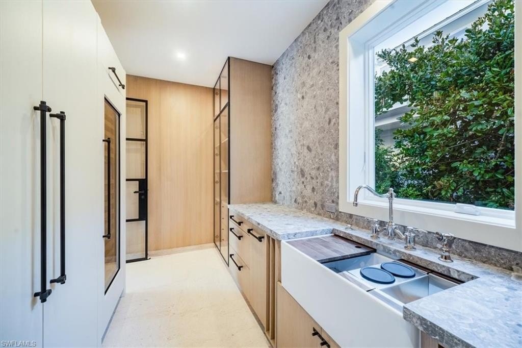 NAPLES, Florida, 34102, United States, 5 Bedrooms Bedrooms, ,5.5 BathroomsBathrooms,Residential,Forsale,1995082