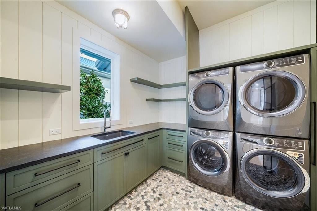 NAPLES, Florida, 34102, United States, 5 Bedrooms Bedrooms, ,5.5 BathroomsBathrooms,Residential,Forsale,1995082