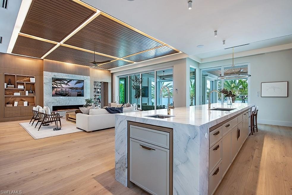 NAPLES, Florida, 34102, United States, 5 Bedrooms Bedrooms, ,6.5 BathroomsBathrooms,Residential,Forsale,1995081