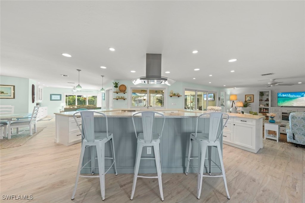 Sanibel, Florida, 33957, United States, 4 Bedrooms Bedrooms, ,3 BathroomsBathrooms,Residential,Forsale,1886342