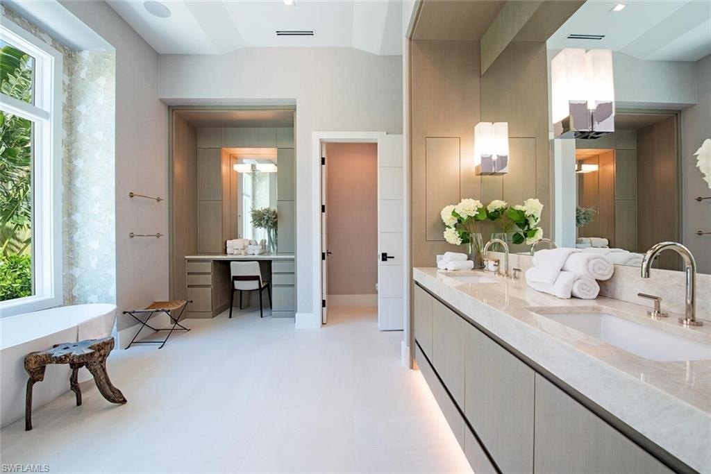 NAPLES, Florida, 34102, United States, 5 Bedrooms Bedrooms, ,6.5 BathroomsBathrooms,Residential,Forsale,1995081