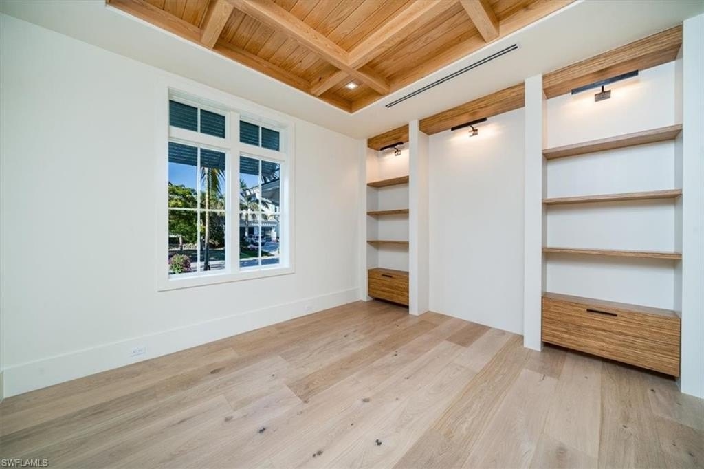 NAPLES, Florida, 34102, United States, 5 Bedrooms Bedrooms, ,5.5 BathroomsBathrooms,Residential,Forsale,1995082