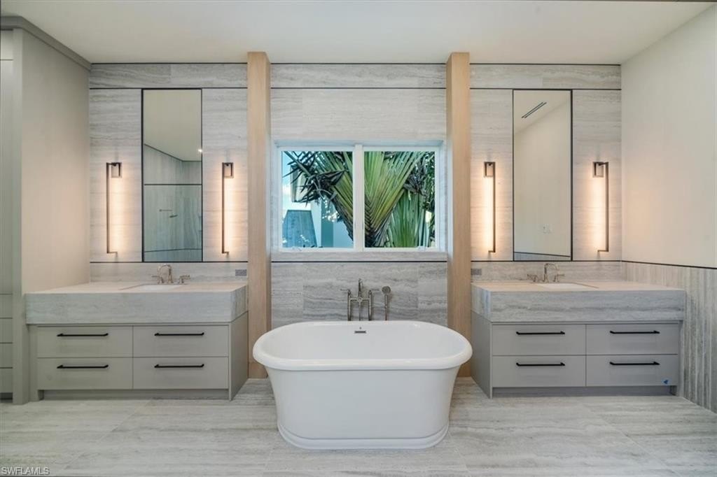 NAPLES, Florida, 34102, United States, 5 Bedrooms Bedrooms, ,5.5 BathroomsBathrooms,Residential,Forsale,1995082