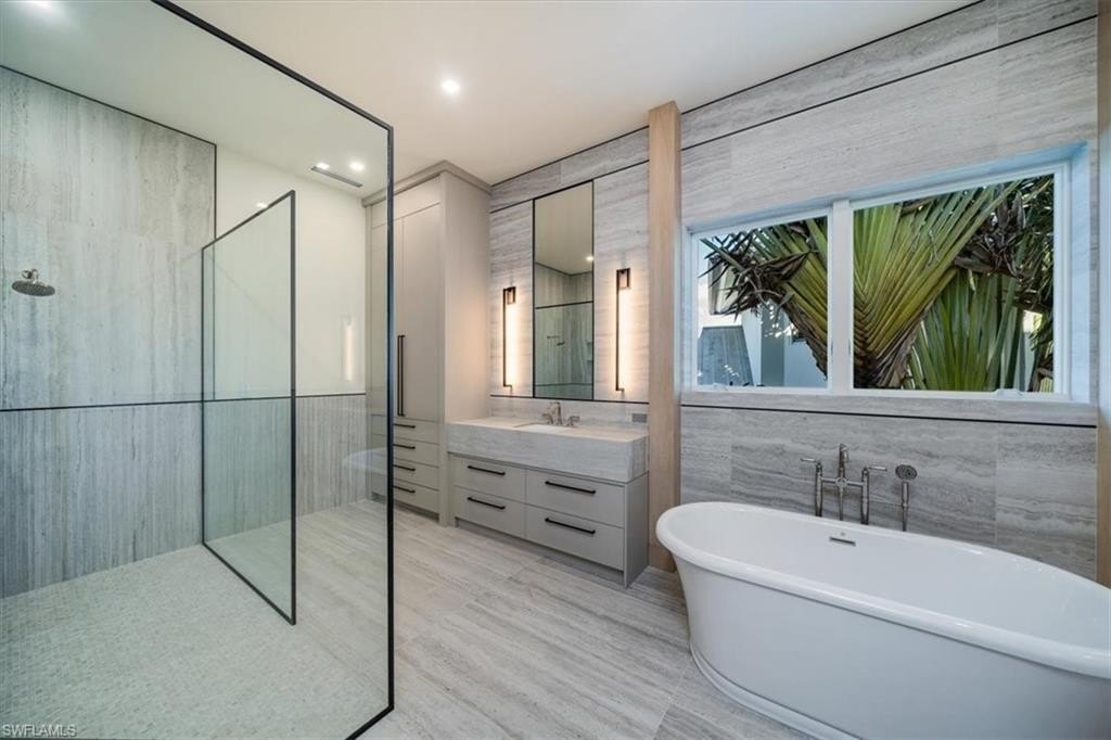 NAPLES, Florida, 34102, United States, 5 Bedrooms Bedrooms, ,5.5 BathroomsBathrooms,Residential,Forsale,1995082